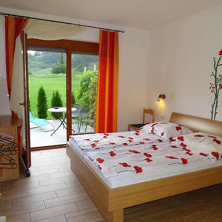 ורהניקה Guesthouse Mesec Zaplana מראה חיצוני תמונה