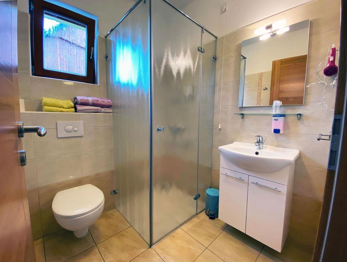 ורהניקה Guesthouse Mesec Zaplana מראה חיצוני תמונה