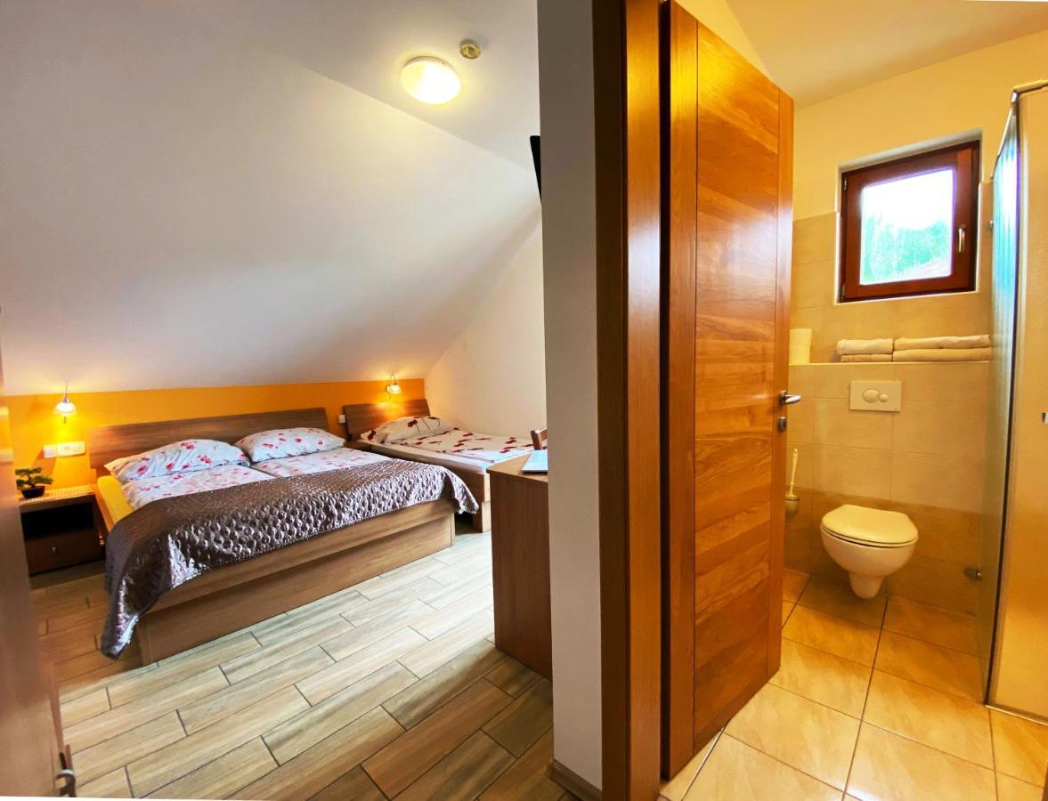 ורהניקה Guesthouse Mesec Zaplana מראה חיצוני תמונה