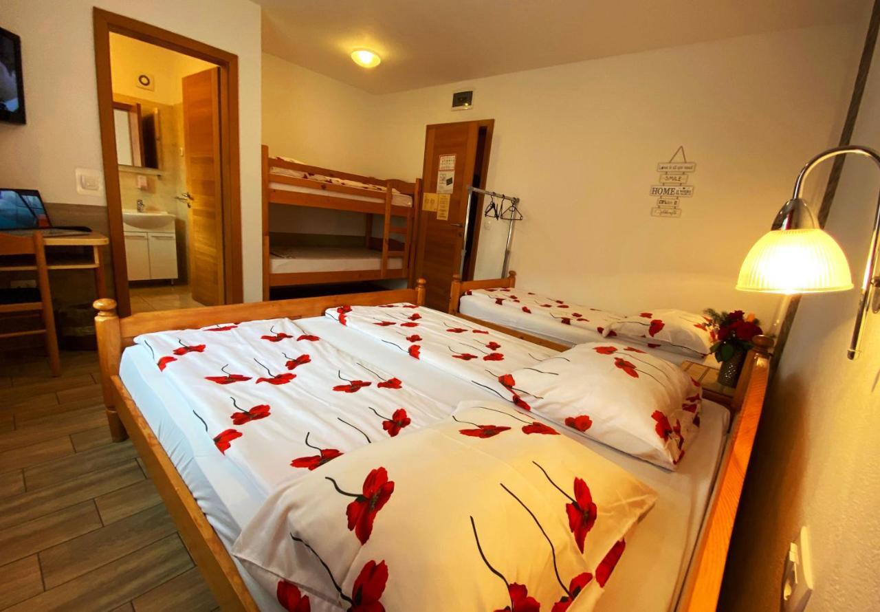 ורהניקה Guesthouse Mesec Zaplana מראה חיצוני תמונה