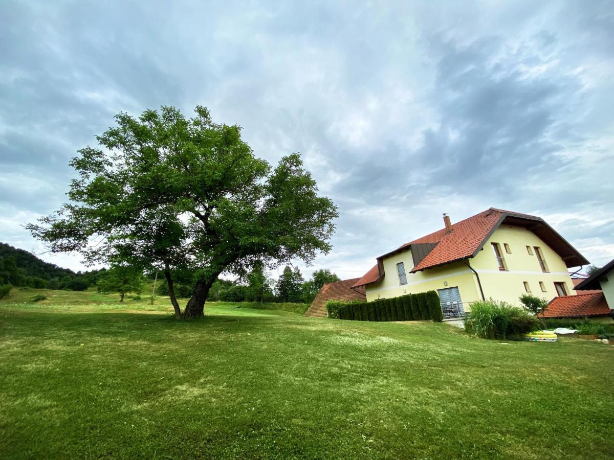 ורהניקה Guesthouse Mesec Zaplana מראה חיצוני תמונה