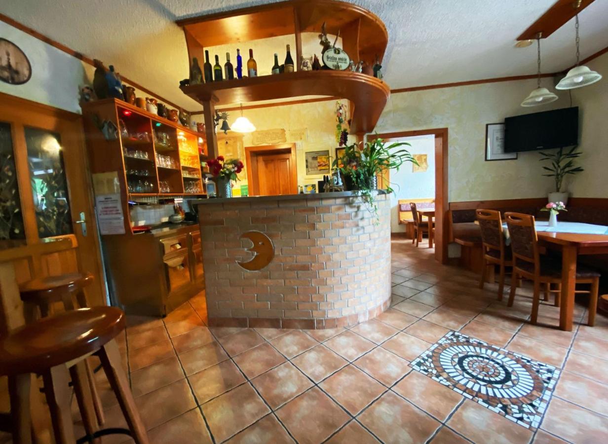 ורהניקה Guesthouse Mesec Zaplana מראה חיצוני תמונה