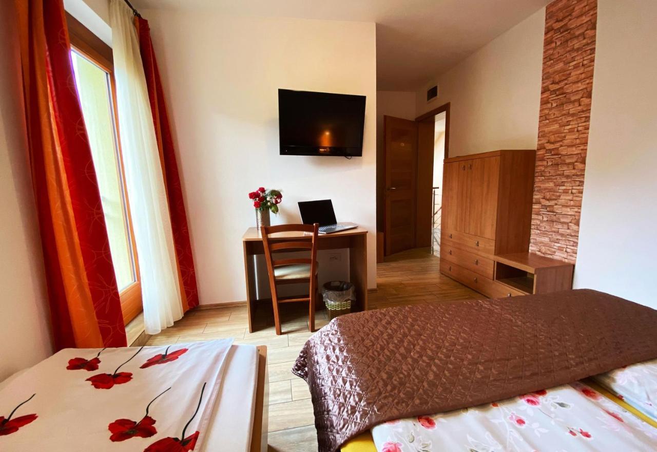 ורהניקה Guesthouse Mesec Zaplana מראה חיצוני תמונה