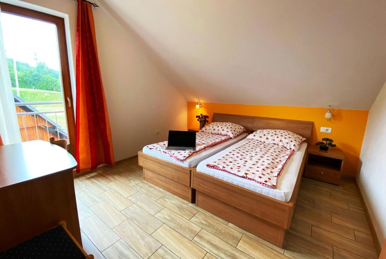 ורהניקה Guesthouse Mesec Zaplana מראה חיצוני תמונה