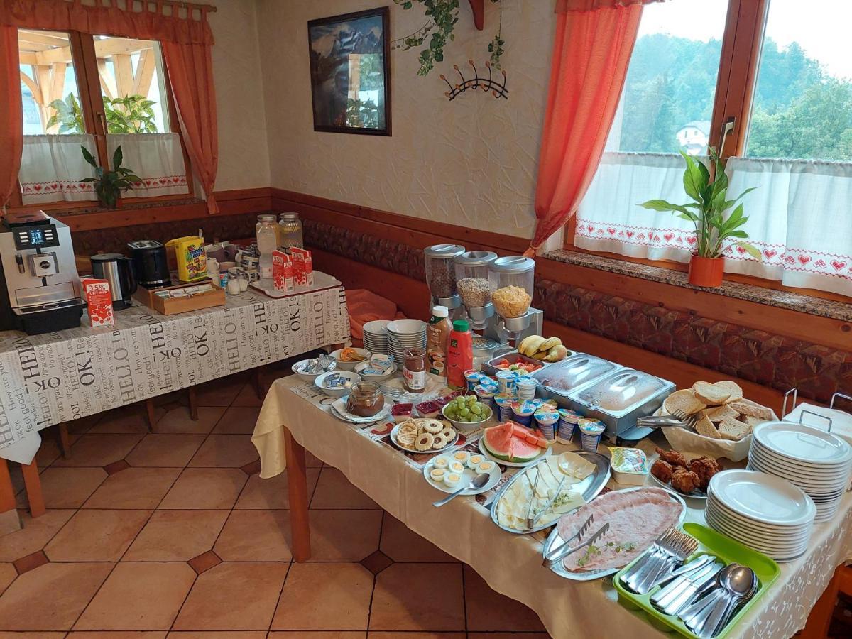 ורהניקה Guesthouse Mesec Zaplana מראה חיצוני תמונה