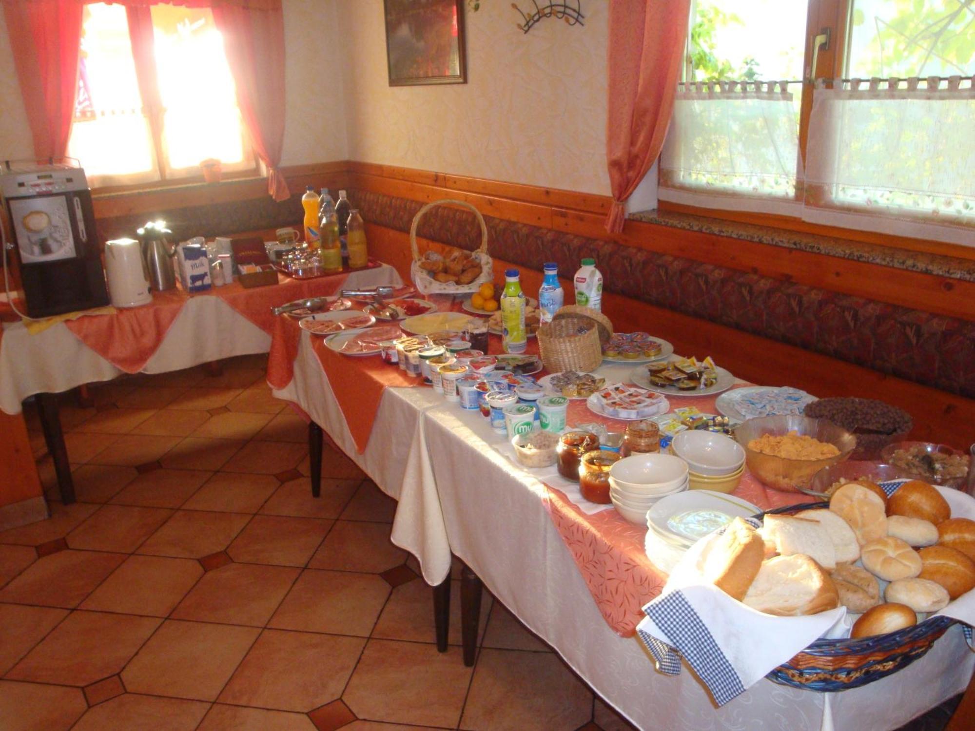 ורהניקה Guesthouse Mesec Zaplana מראה חיצוני תמונה