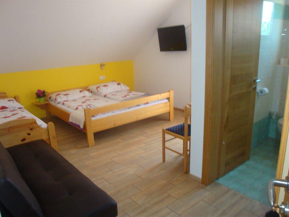 ורהניקה Guesthouse Mesec Zaplana מראה חיצוני תמונה