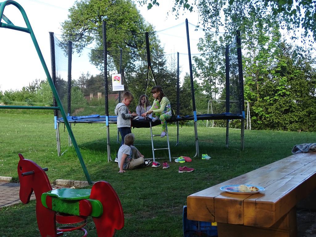 ורהניקה Guesthouse Mesec Zaplana מראה חיצוני תמונה