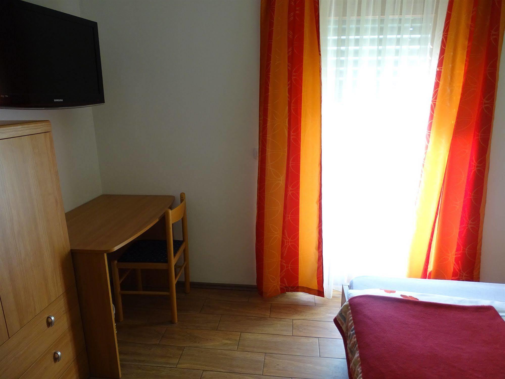 ורהניקה Guesthouse Mesec Zaplana מראה חיצוני תמונה