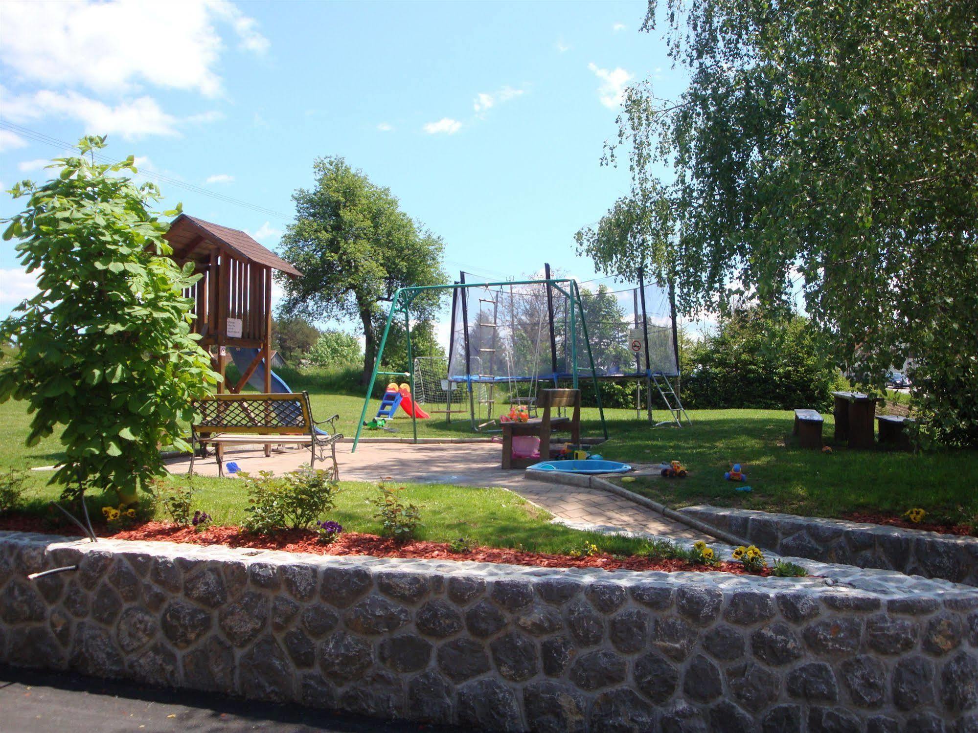 ורהניקה Guesthouse Mesec Zaplana מראה חיצוני תמונה
