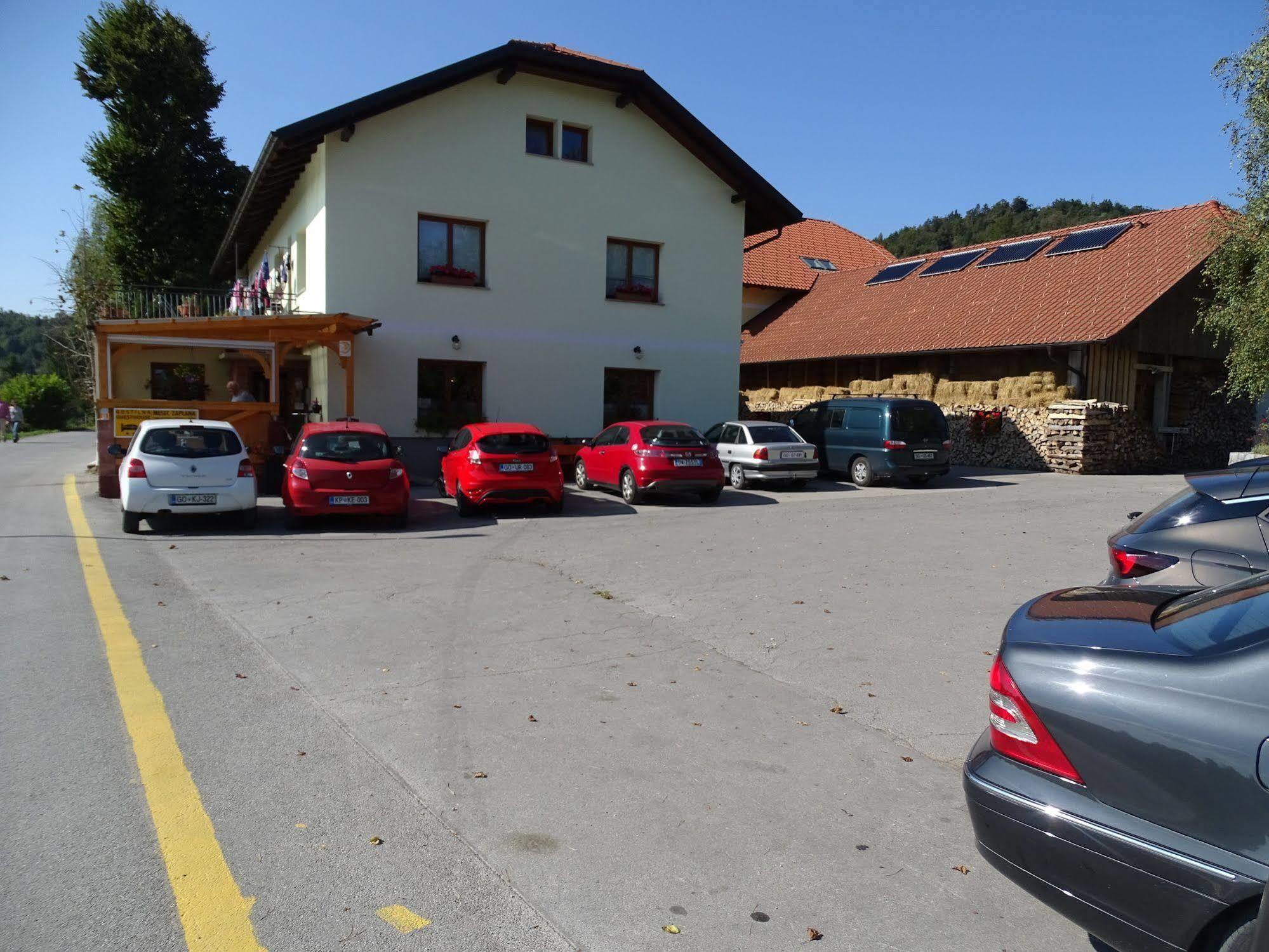 ורהניקה Guesthouse Mesec Zaplana מראה חיצוני תמונה