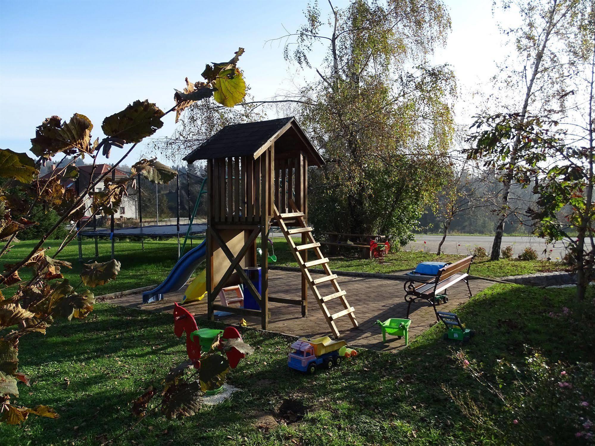ורהניקה Guesthouse Mesec Zaplana מראה חיצוני תמונה
